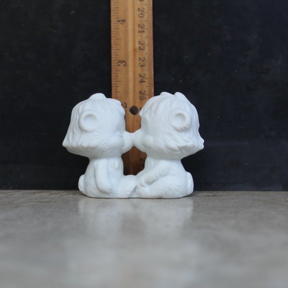 Vintage Hallmark Kissing Hedgehogs Bisque Porcelain Gallery Figurine 2.25" - Picture 5 of 5